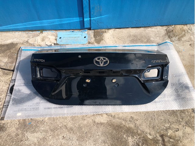 Tapa del maletero Toyota 6440102A31 precio, desde 252,72 EUR