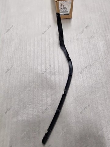 Embellecedor derecho de la parrilla del radiador G46L50B41 Mazda