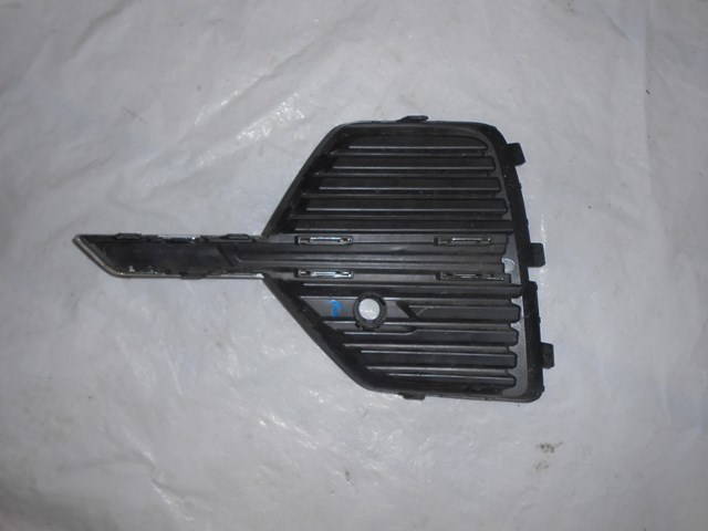 32234947 Volvo Rejilla derecha del parachoques delantero