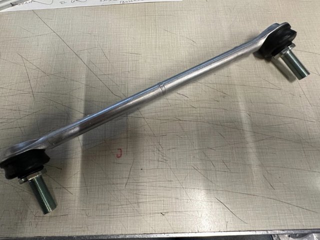 Bieleta estabilizadora delantera izquierda 546686RR0A Nissan/Infiniti