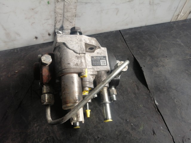 Bomba inyectora 55490709 Opel
