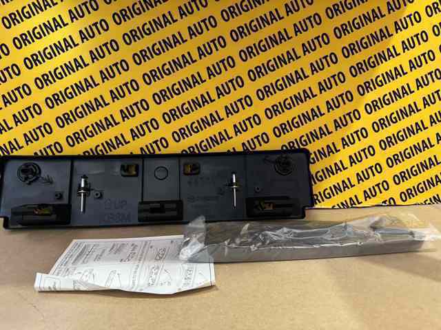 Comprar KB8M50180 Mazda Soporte de matrícula delantera