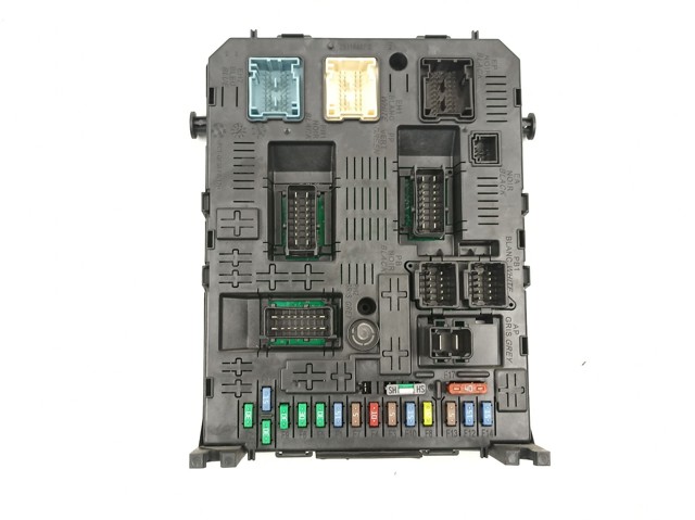 9664059080 Fiat/Alfa/Lancia Caja de relés y fusibles