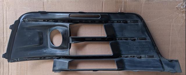 Rejilla inferior del parachoques delantero 4M0807681EGXE VAG