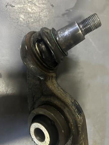 LR084095 Land Rover Brazo inferior derecho de la suspensión delantera