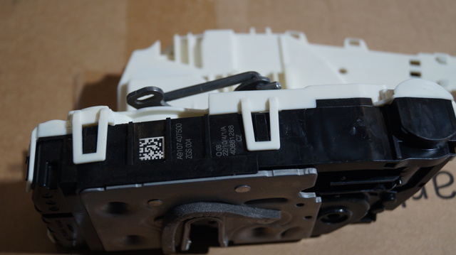 Cerradura de puerta trasera derecha de doble hoja A9107407500 Mercedes