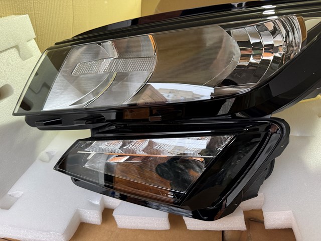 566941015 VAG Faros