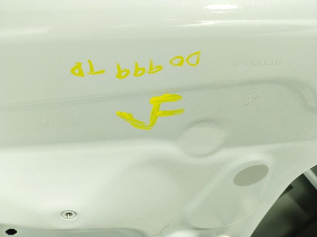 5FA833052C VAG Puerta trasera derecha