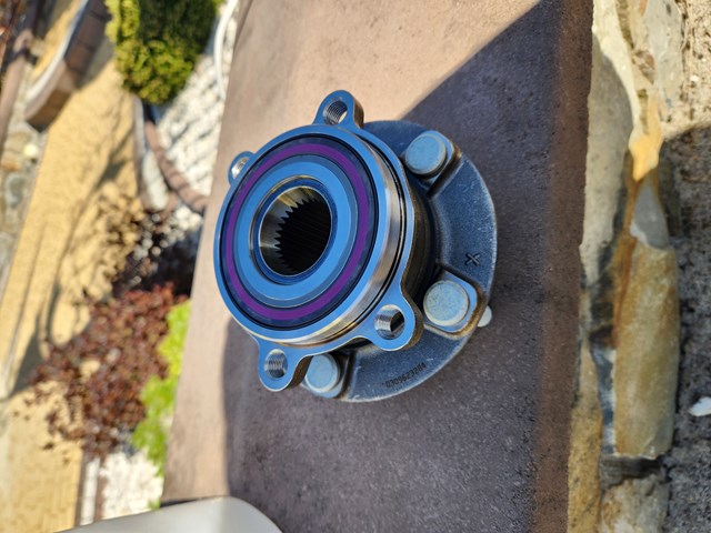 Buje de rueda delantero Mazda TK483304XB precio, desde 126,82 EUR