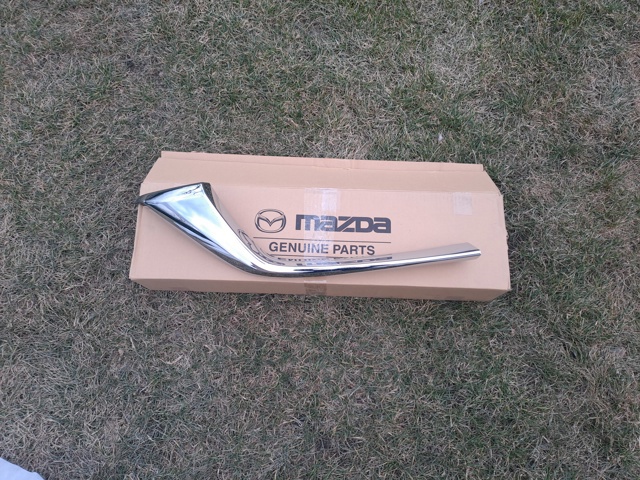 Comprar KSD4507J0 Mazda Moldura derecha de la parrilla del radiador
