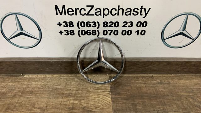 Emblema de la rejilla Mercedes A0008176007