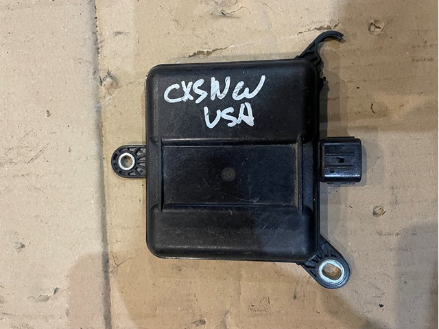 Sensor de ángulo muerto trasero Mazda KB8C67Y30E