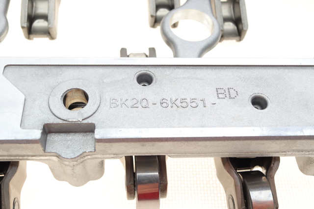 Soporte de balancín Ford BK2Q6K551BD