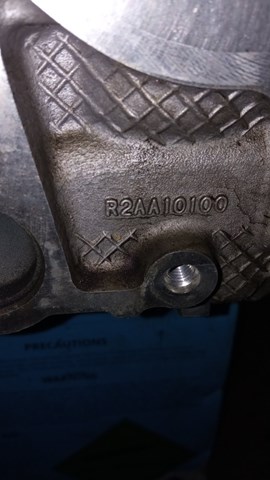 R2AA10100 Mazda Cabeza del motor