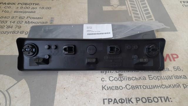 Soporte de matrícula delantera KB9M50171 Mazda