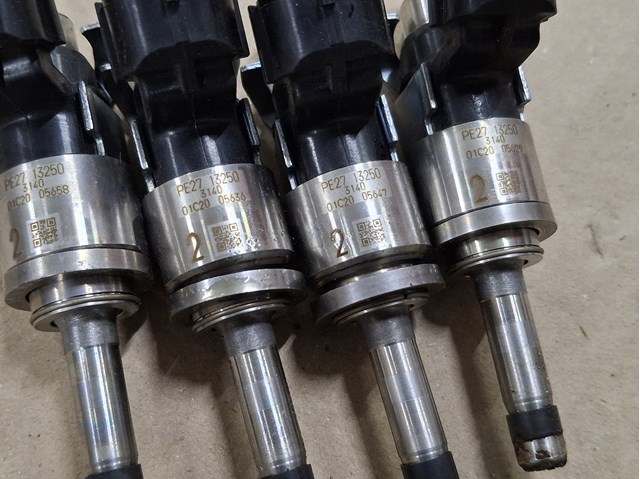 PE2713250 Mazda Inyector de combustible