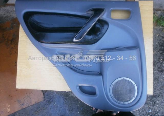 Guarnecido de puerta trasera izquierda Toyota RAV4 2 (XA2)