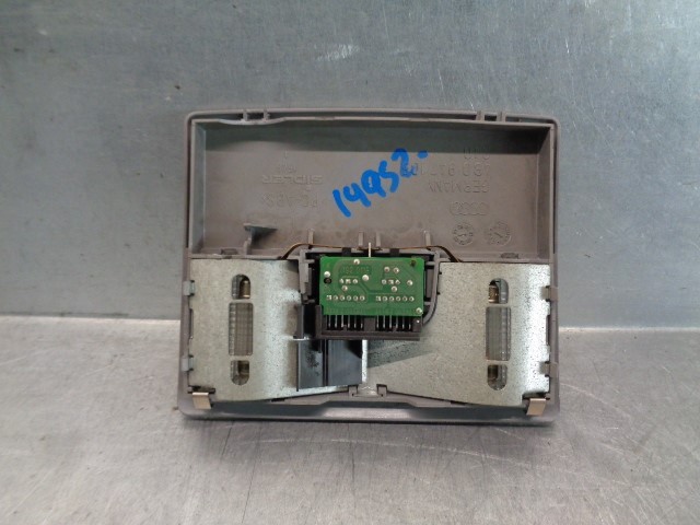 Luz de techo interior (cabina) VAG 4B0947105