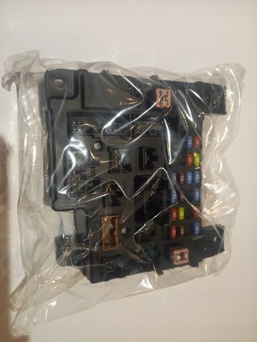 Caja de fusibles trasera interior 8637A825 Mitsubishi