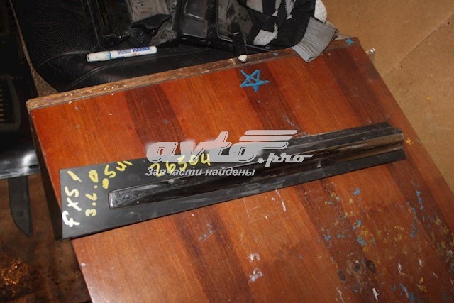 Moldura inferior de la puerta trasera izquierda NISSAN 828711CA0A