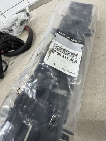 620641349R Renault (RVI) Kit de soportes/fijaciones del parachoques delantero