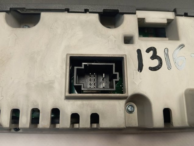 Cuadro instrumentos 2479008211 Mercedes