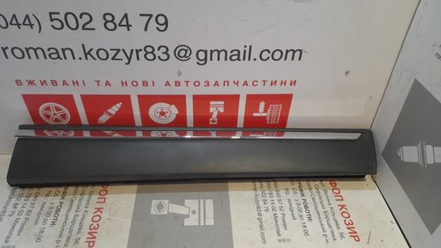 Moldura inferior de puerta delantera derecha Mazda TK4951RA0B precio, desde 280,15 EUR