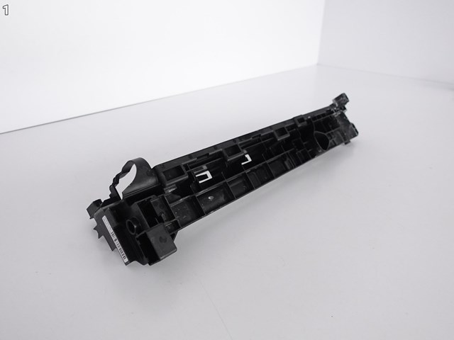 Soporte derecho del radiador A0995040600 Mercedes