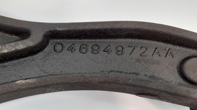 04694972AA Chrysler Brazo inferior derecho de la suspensión delantera