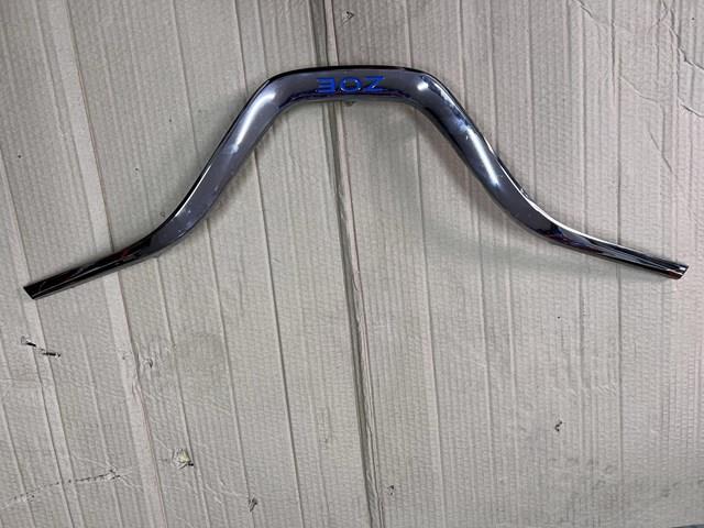 Moldura inferior de la parrilla del radiador 620728702R Renault (RVI)