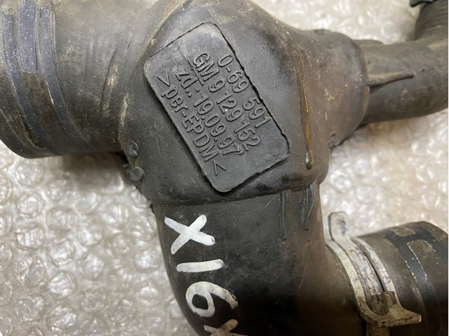 Manguera de admisión de la bomba de agua 9129152 General Motors