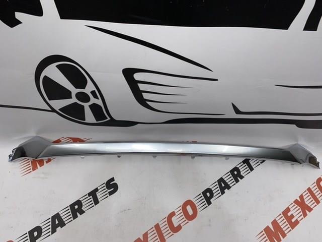 Comprar 86374S1000 Hyundai/Kia Moldura superior de la parrilla del radiador