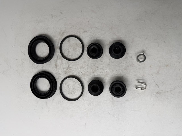 Kit de reparación, pinza de freno trasero Toyota 044790T010 precio, desde 29,04 EUR