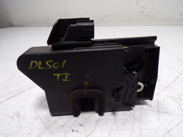 Cerradura de puerta trasera izquierda Renault DUSTER 2 (HM)