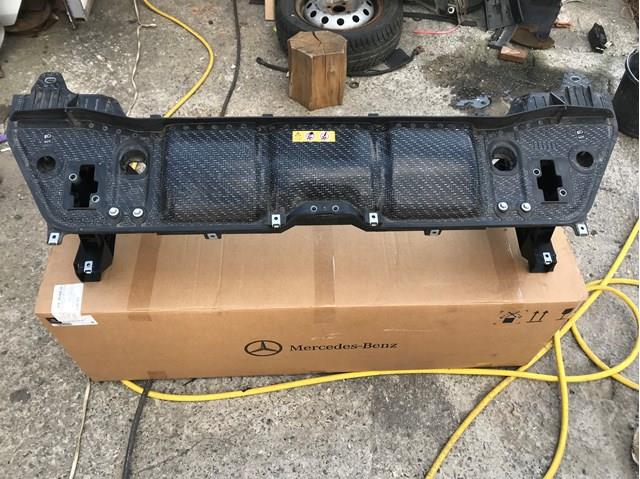 Soporte de radiador superior 1676209900 Mercedes