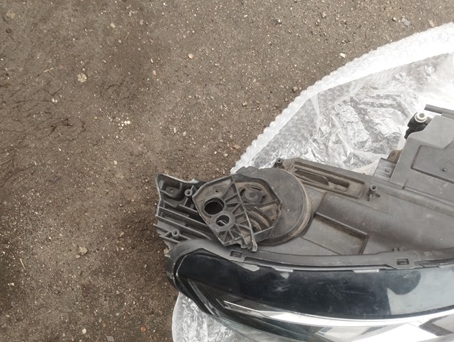 Faro delantero derecho Peugeot/Citroen 9810478080