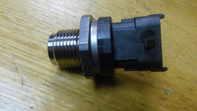 Regulador de presión de combustible 55564170 General Motors