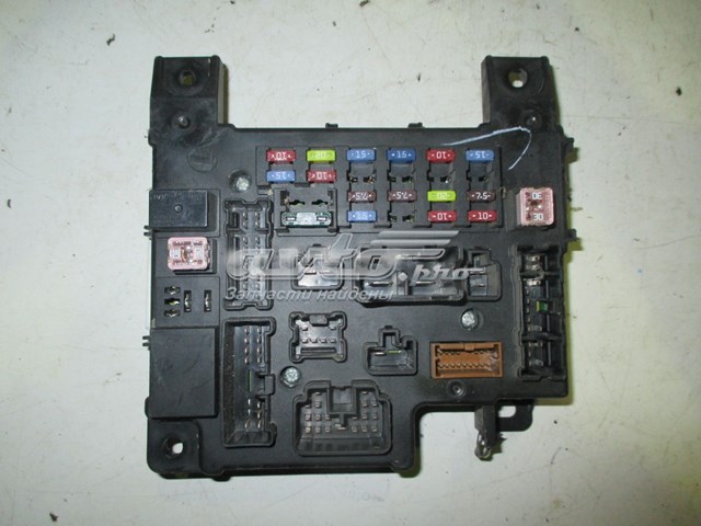 Caja de fusibles trasera interior 8637A466 Mitsubishi