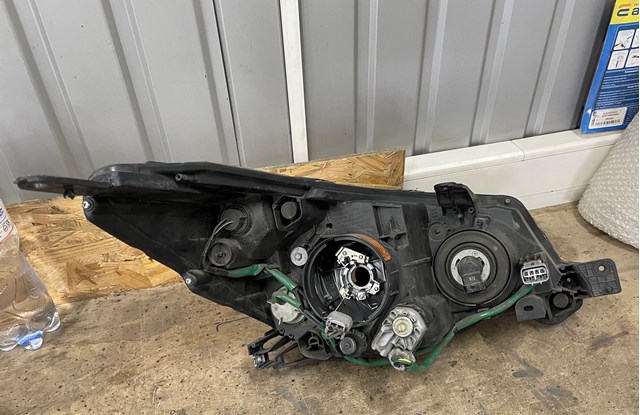 Faros delanteros Subaru 84002SG030