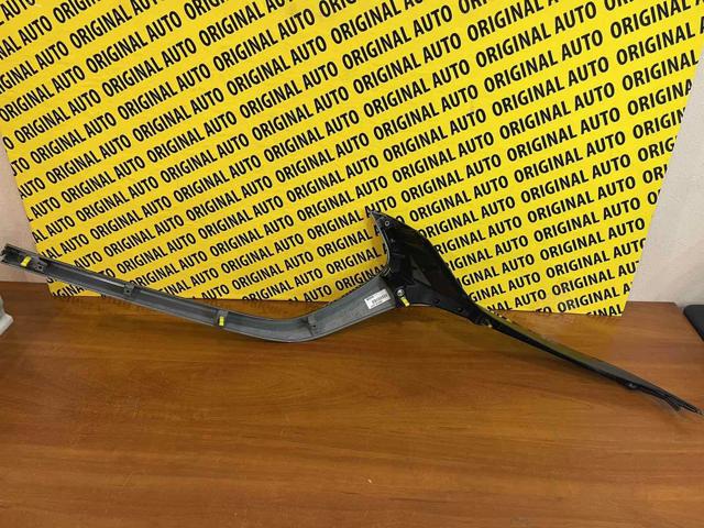 Moldura derecha de la parrilla del radiador BCKN50760C Mazda