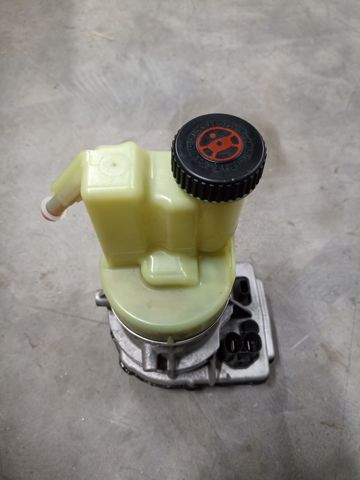 1676946280 Peugeot/Citroen Bomba hidráulica de dirección