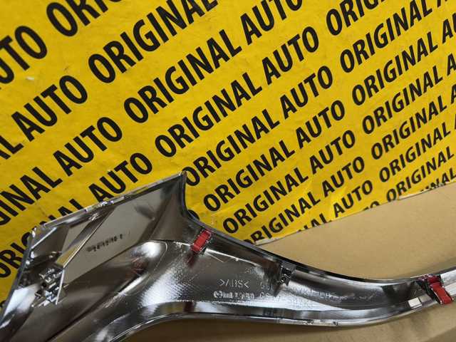Moldura izquierda de la parrilla del radiador GSH7507K0D Mazda