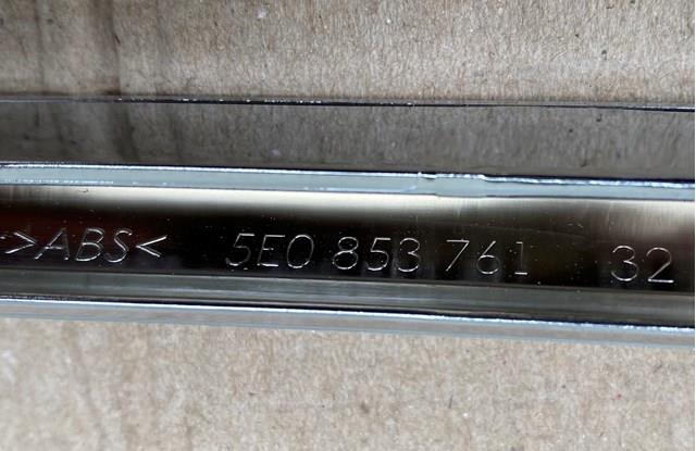 Rejilla delantera VAG 5E0853651 precio, desde 58,70 EUR