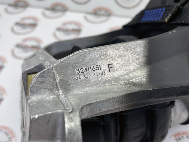 32411651 Volvo Soporte de motor derecho