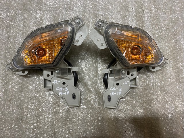 Comprar DB2R51350 Mazda Piloto intermitente derecho