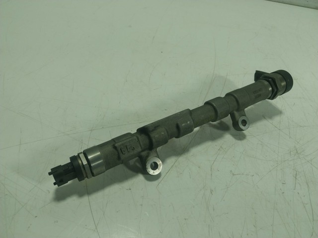 AJ813370 Jaguar Rampa de combustible