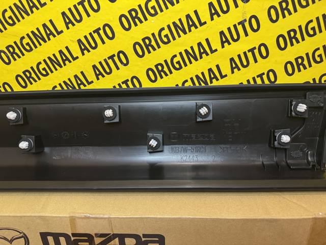 Moldura de puerta trasera derecha KB7W51RC0D Mazda