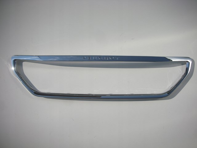 9816027680 Peugeot/Citroen Moldura de la rejilla del radiador