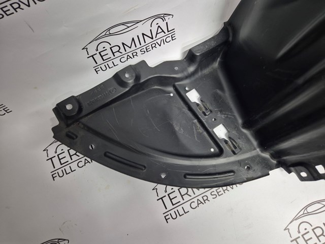 Guardalodos interior izquierdo, guardafango delantero KB7W56140C Mazda