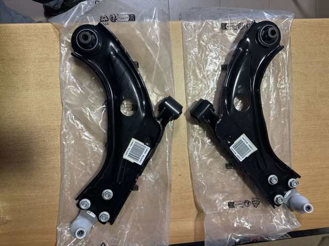 Brazo inferior derecho de la suspensión delantera Peugeot/Citroen 9846329080